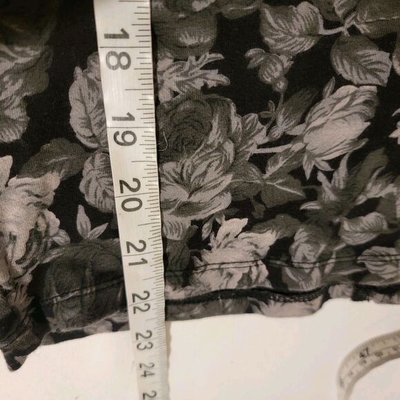 Torrid Womens Mini Pencil Skirt Size 2X Dark Romantic Floral Whimsigoth - Picture 5 of 6